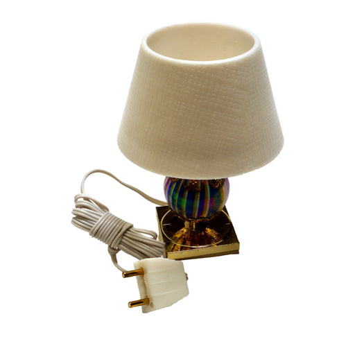 Nukkekodin pöytlamppu.