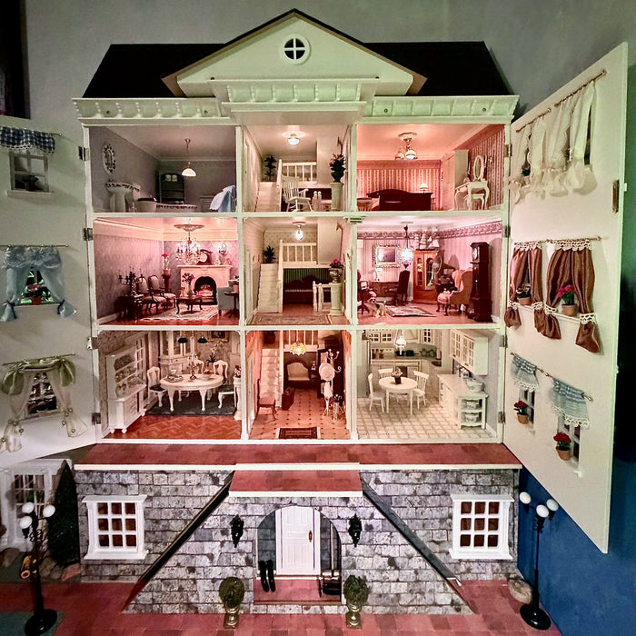 Iso nukkekoti, kermanvaalea