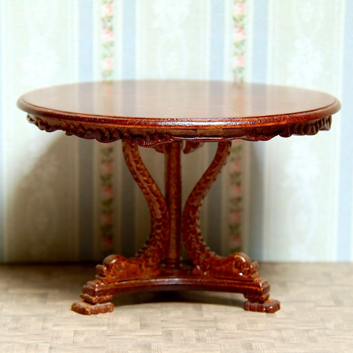 Ruokapöytä koristeellisella jalalla.