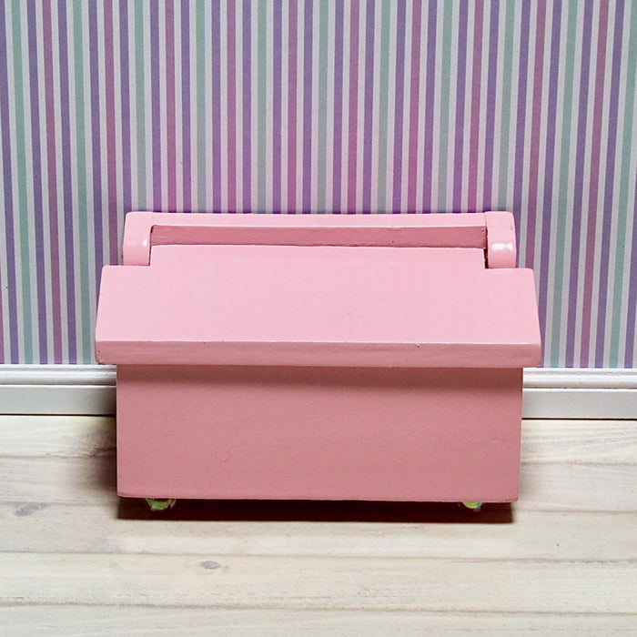 Chest, pink