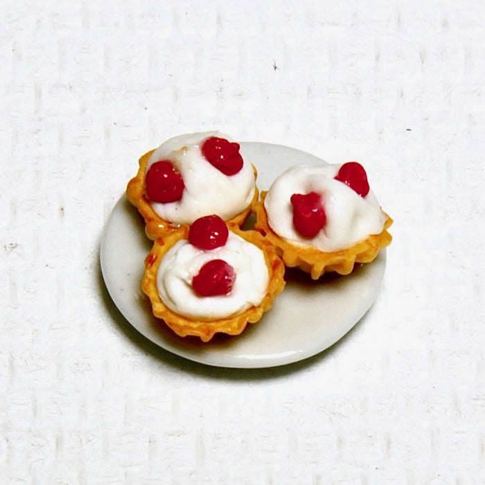 Almond pastries with whipped cream and berries, 3 pcs