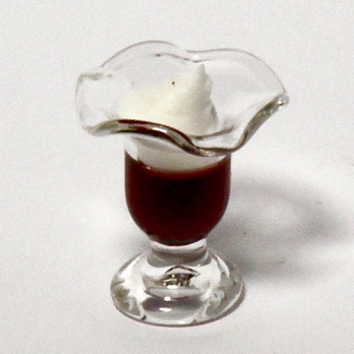 Kuvan miniatyyrituotteen nimi on Irish coffee mutta kaunista annosta voi hyvin käyttää jälkiruokamaljana tai mitä muuta mielikuvitus tuottaakaan.