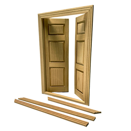 Avautuva pariovi puuta.