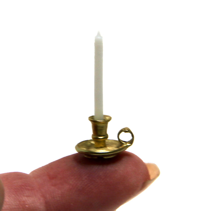 Pieni miniatyyrikynttilä.
