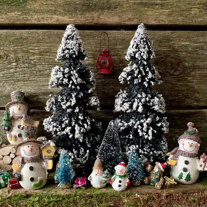 Luminen kuusi punaisilla "marjoilla", 20 cm