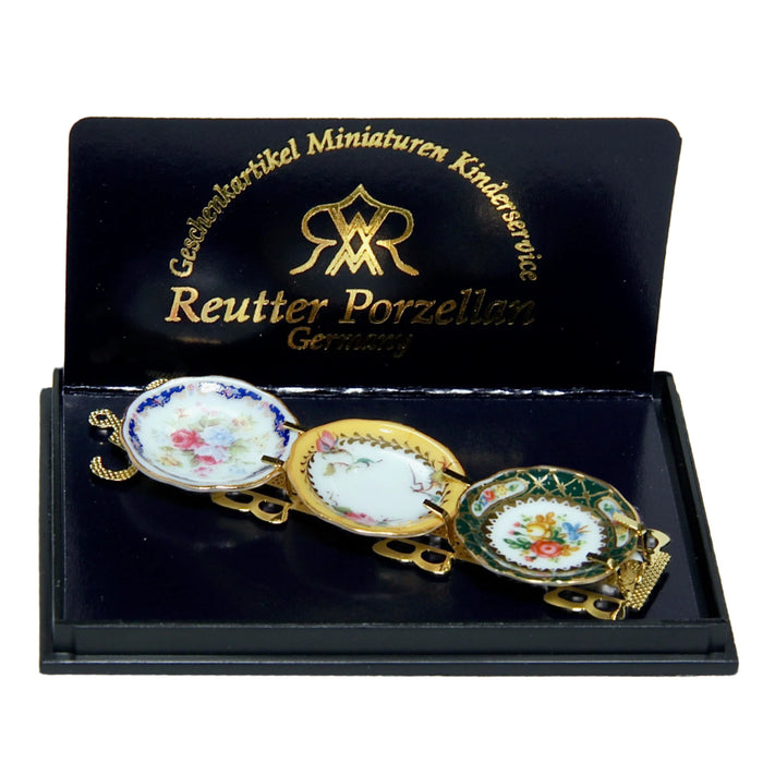 nukkekodin posliinilautaset