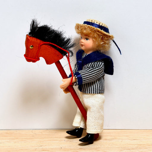 Nukkekodin keppihevonen