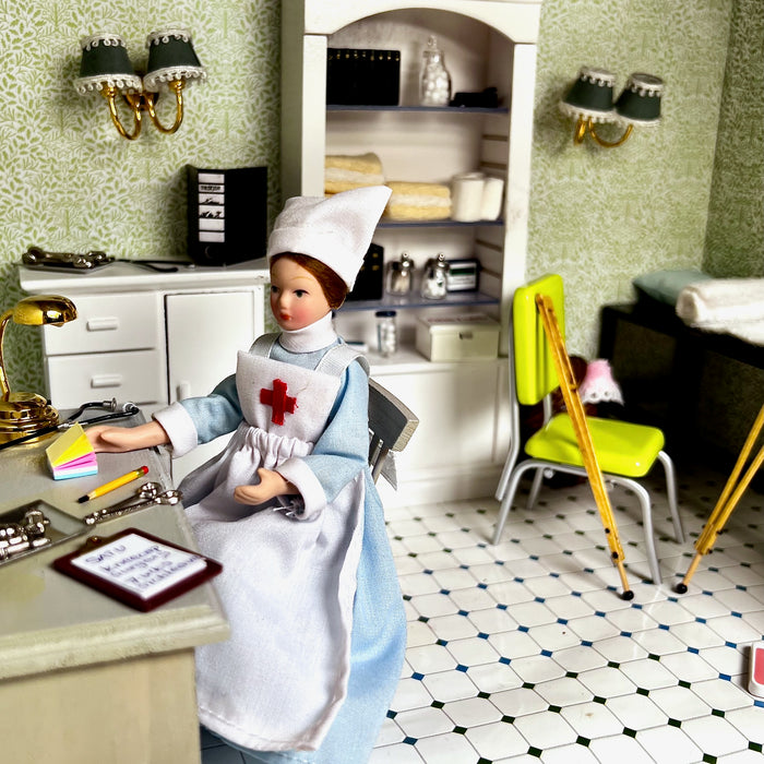 Nukke, sairaanhoitajatar