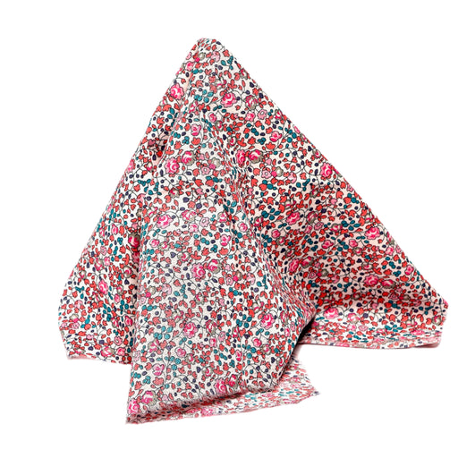 Pienikuvioinen punakukallinen kangas.