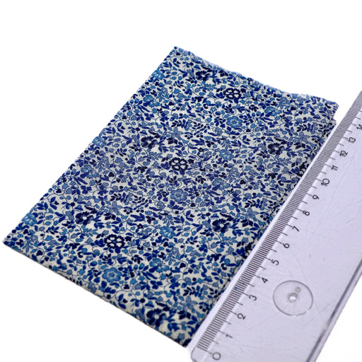 sinikukallinen kangas nukkekotiaskarteluun.