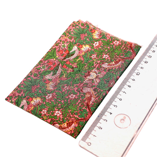 Kangas pienellä kuviolla.