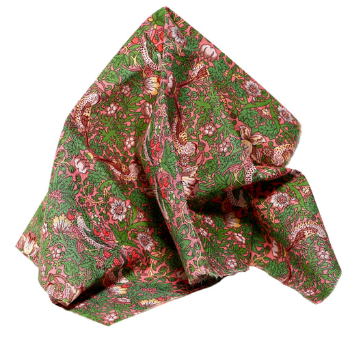 Pienikuvioinen kangas askarteluun.