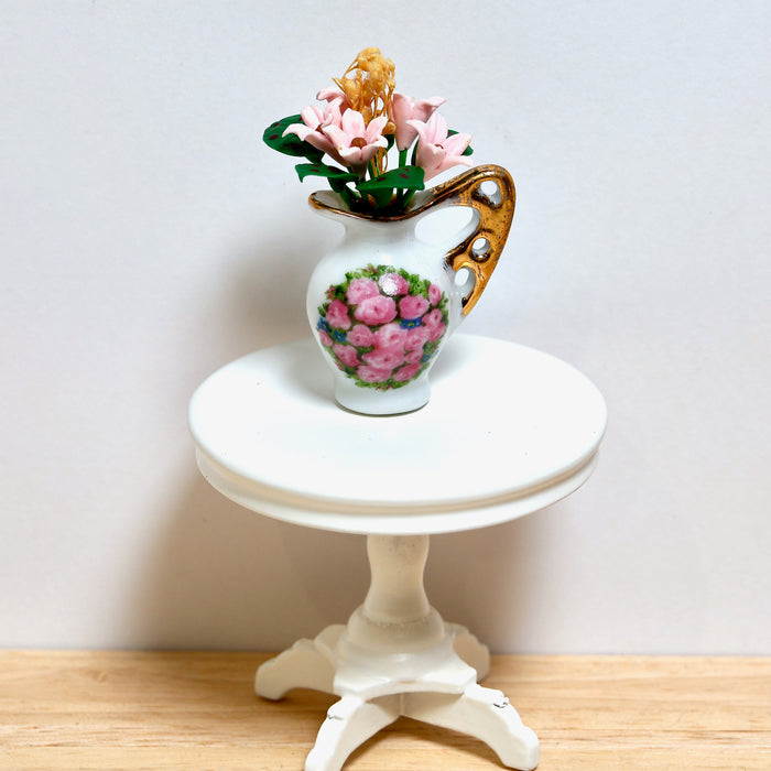 Posliinikannu ja vaaleanpunaisia kukkia, Reutter