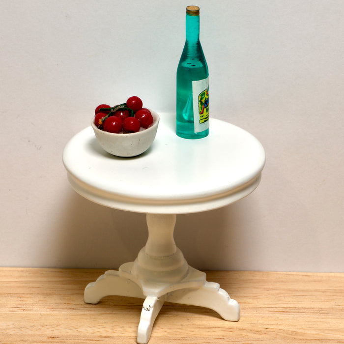 Pieniä tomaatteja kulhossa