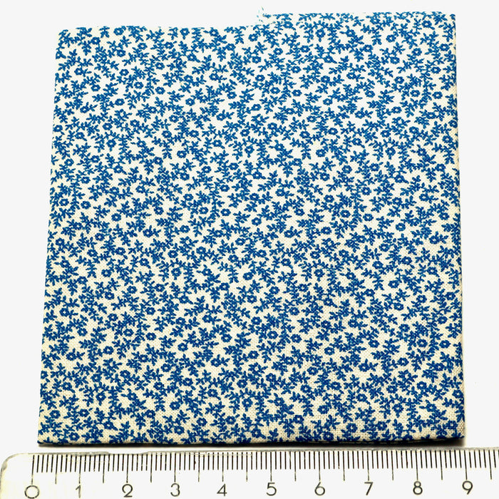 Fabric, blue and white floral, 25 x 31 cm