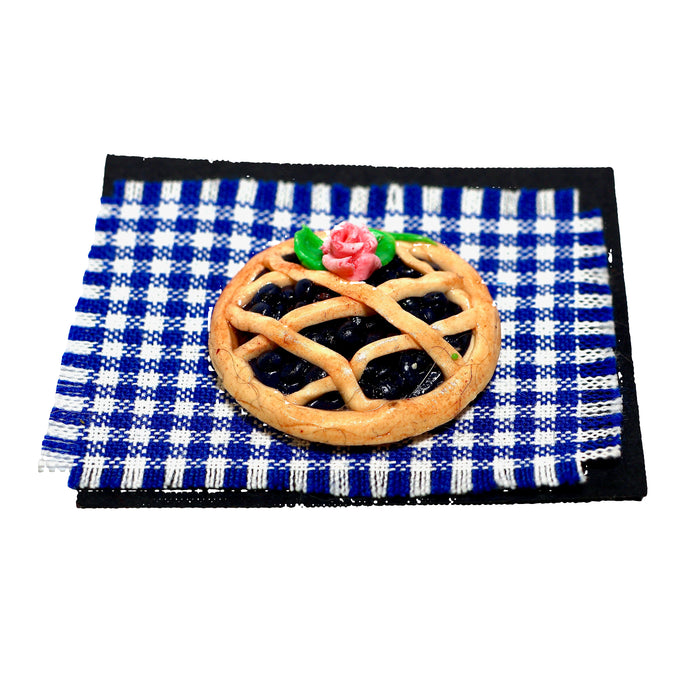 Miniatyyri mustikkapiirakka.