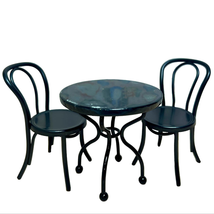 Kahvilan pöytäryhmä.