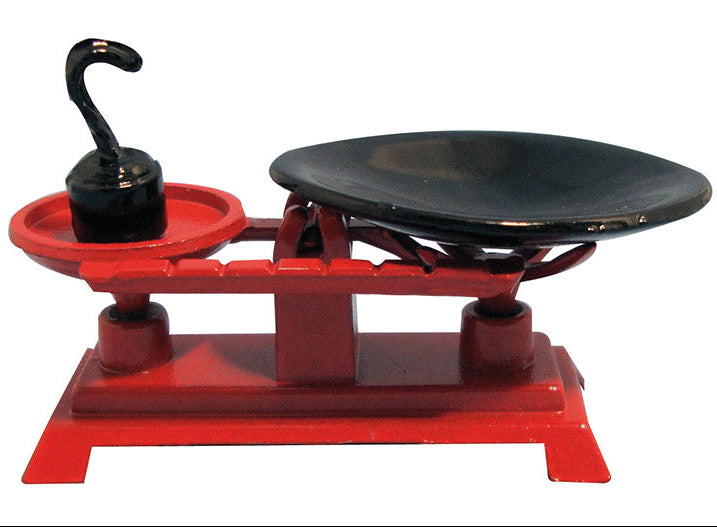 Pieni vaaka metallia.