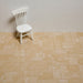 Kivilattia haalea beige.