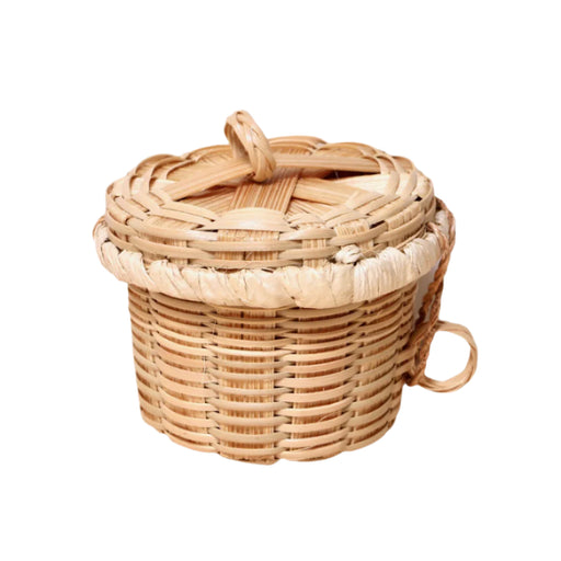 Kannellinen kori nukkekotiin.