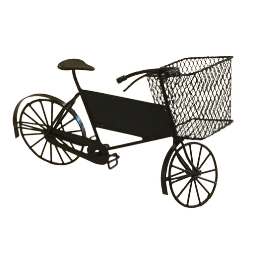 Pieni polkupyörä ostoskorilla