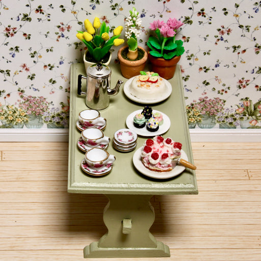 Nukkekodin kakkuja ja kahvia.