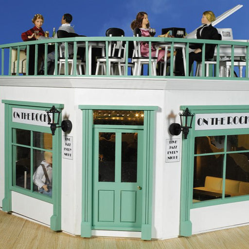 Kulmakauppa kattoterassilla.