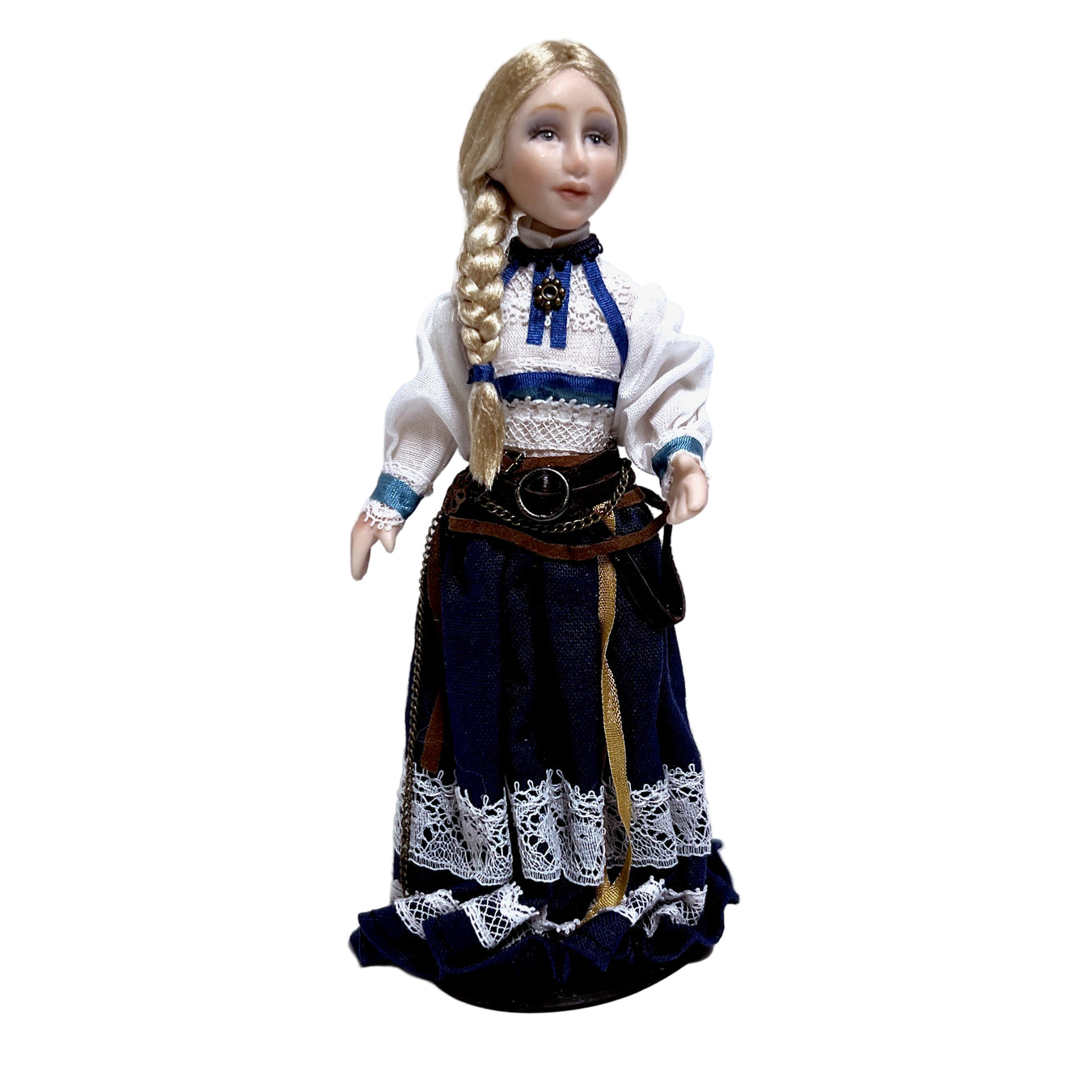 Suomi-neito Aino nukke.