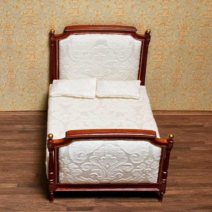 Parisängyn pienoismalli 1:12.