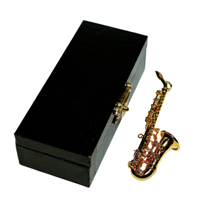 Puhallinsoitin ja kotelo.