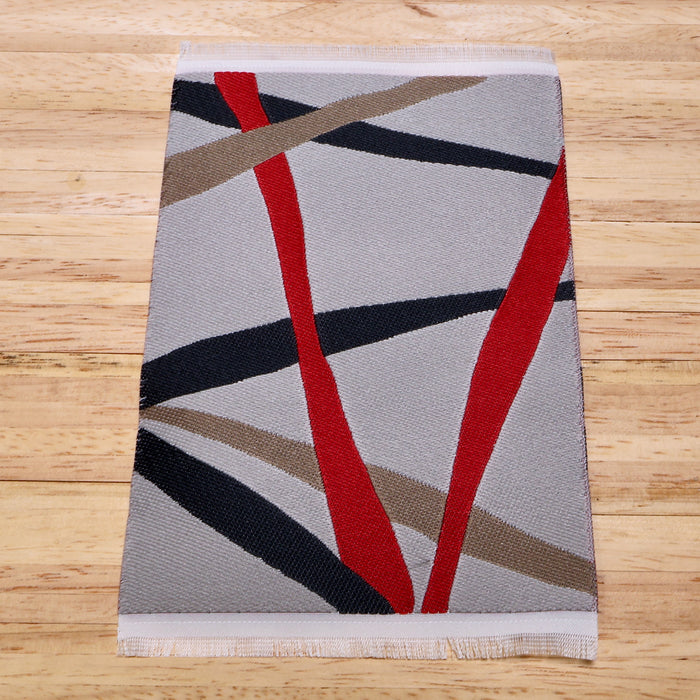 Moderni matto nukkekotiin.