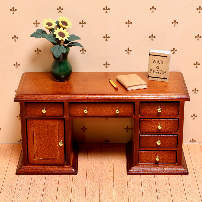 Kirjoituspöytä, pähkinä