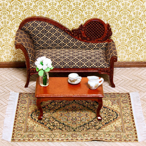  Esimerkkikuvassa tapetin kanssa on yhdistetty pähkinäpuisia laatukalusteita.