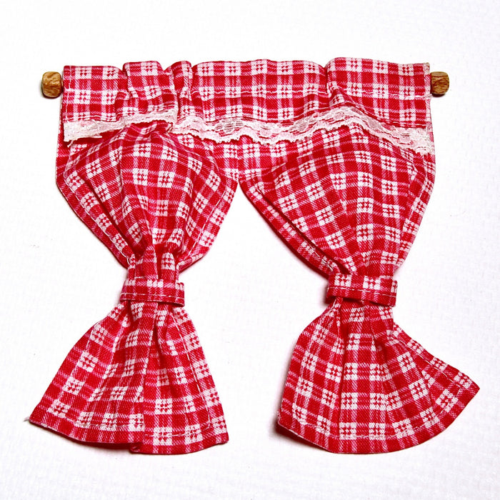 Curtains, red and white checkered, 13 x 13 cm