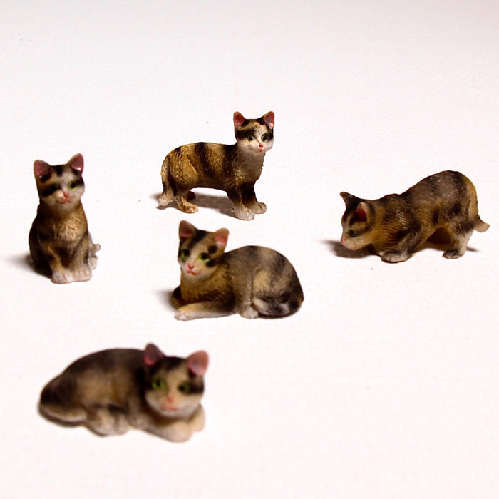 Cat, brown-yellowish, resin, 1 pc