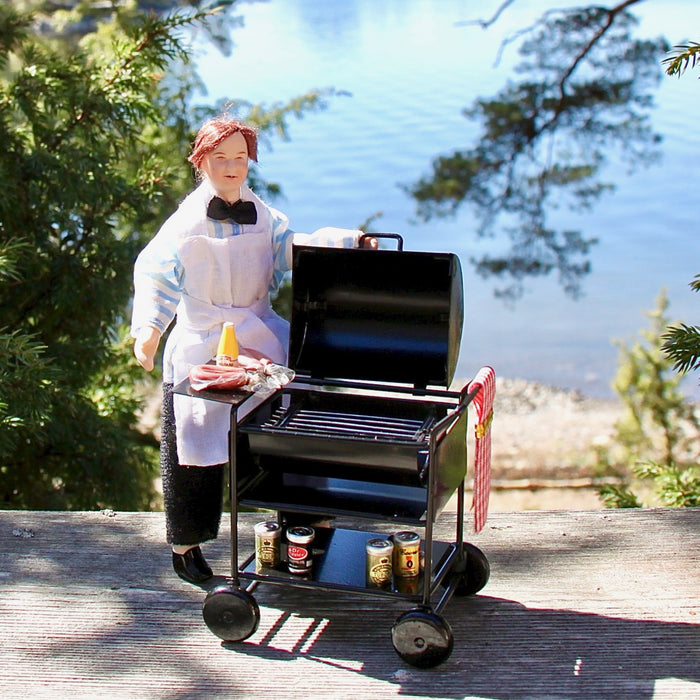 Grill, metal, opening lid