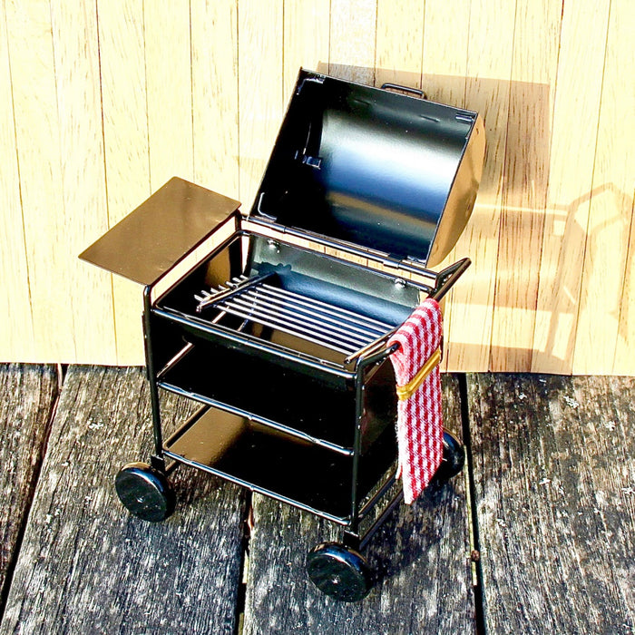 Grill, metal, opening lid