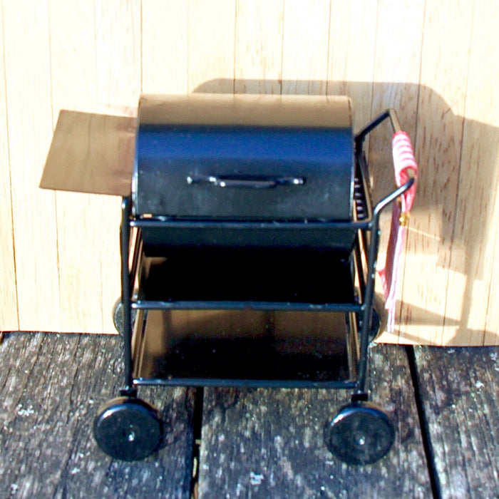 Grill, metal, opening lid