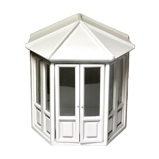 Pieni nukkekodin rakennus.