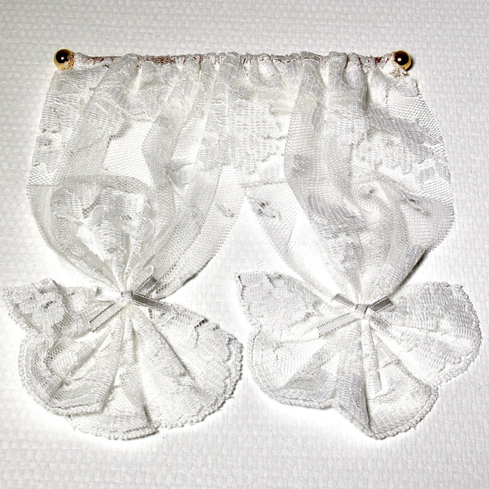 Curtains and brass rod, white lace, 13 x 15 cm