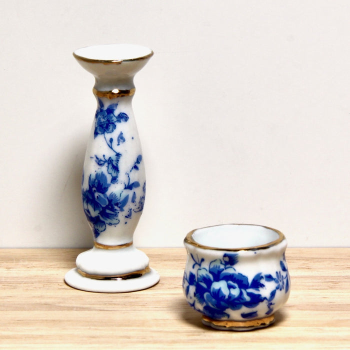 Porcelain pot and stand, blue and white