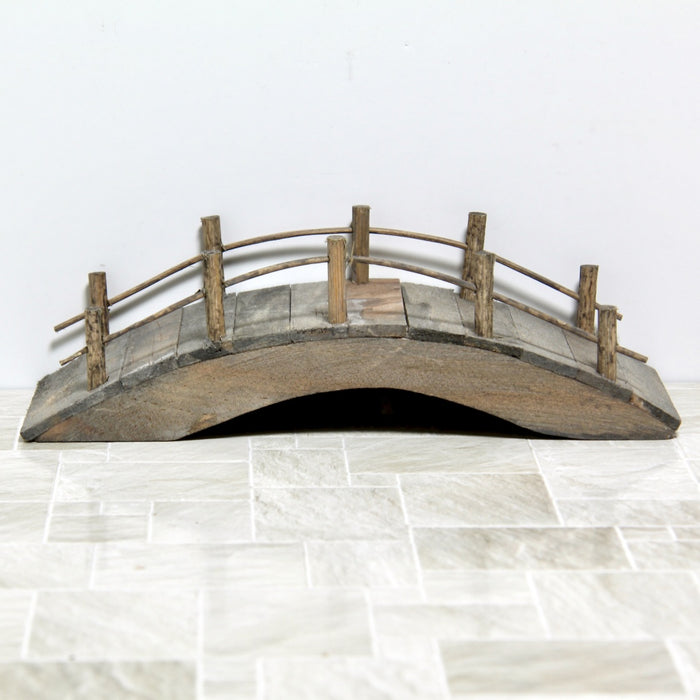 Arch bridge, wood. 5 x 14.5 cm.