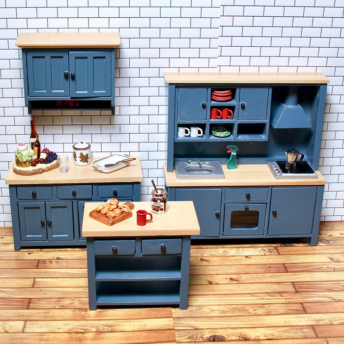 Shaker-style kitchen shelf, grey-blue