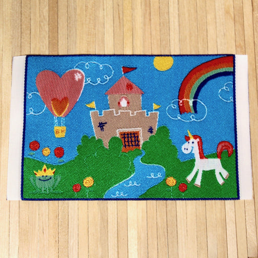 pieni lastenhuoneen matto.