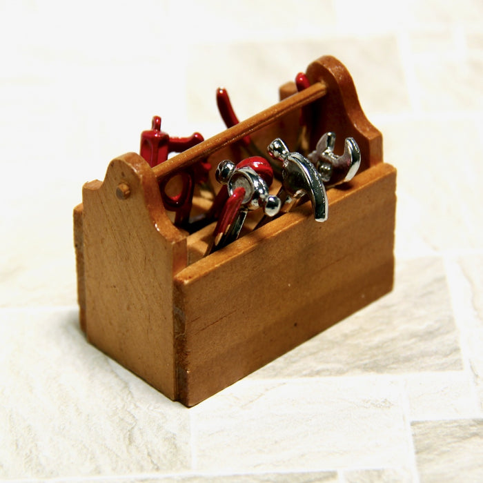 Työkalupakki ja työkalut irrallaan